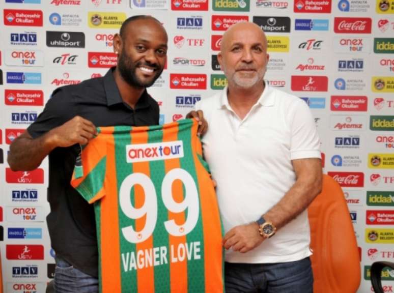 Vagner Love seguirá como goleador do Alanyaspor por mais tempo. Nesta quarta-feira, o clube turco anunciou a extensão de contrato com Love por mais três anos. O acordo anterior vencia ao fim desta temporada.