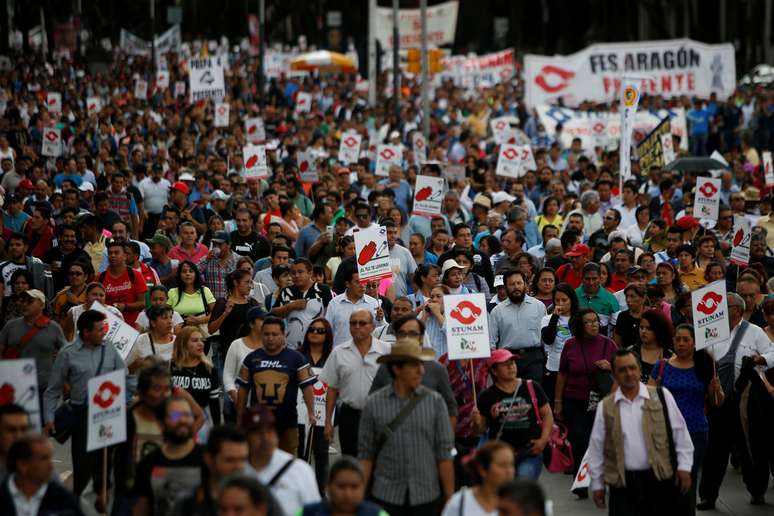 Protesto contra o Acordo de Livre Comércio da América do Norte (Nafta), na Cidade do México 16/08/2017  REUTERS/Carlos Jasso