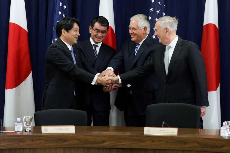 Ministros do Japão e dos EUA se reúnem em Washington
 17/8/2017    REUTERS/Jonathan Ernst