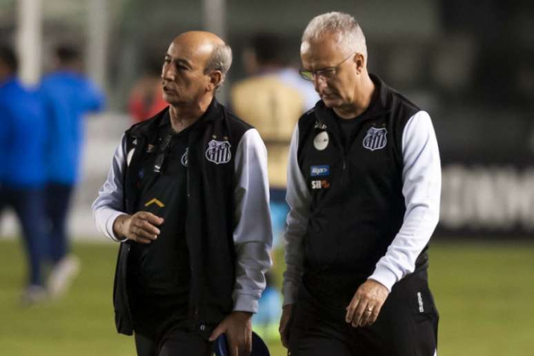 Dorival ao lado do preparador físico Celso Rezende (Foto: Ivan Storti / Santos FC)