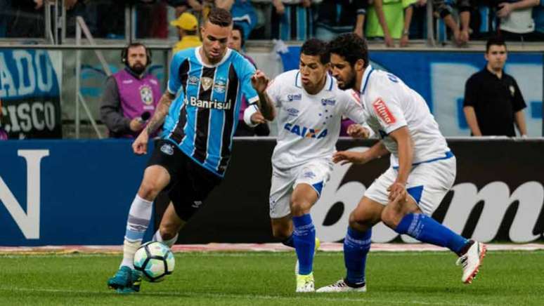 Com gol de Lucas Barrios, Grêmio saiu na frente na semifinal da Copa do Brasil - Paulo Machado/Agência Freelance