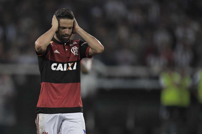 Diego lamenta chance perdida pelo Flamengo