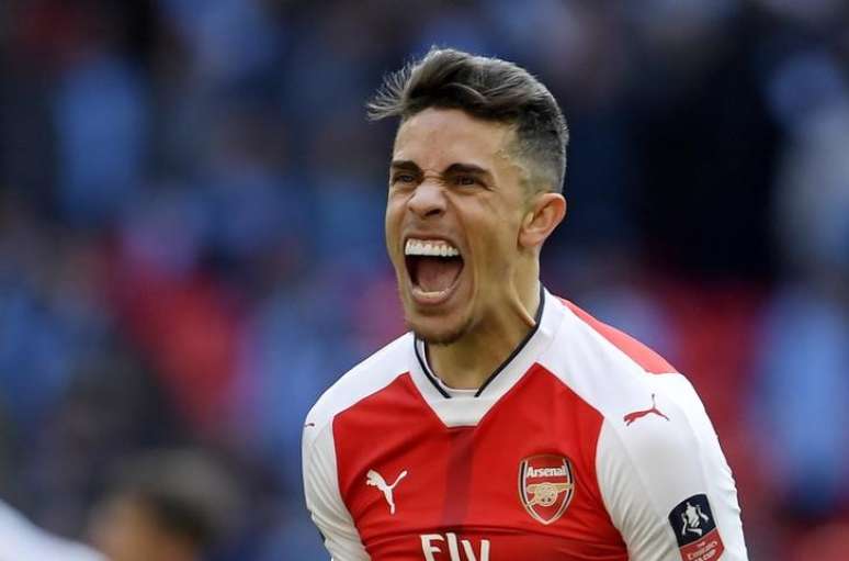 Gabriel Paulista comemora em jogo pelo Arsenal
 23/4/17      Reuters/Toby Melville