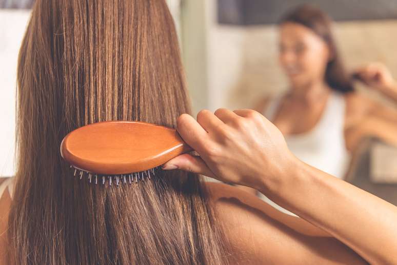 Usar a escova certa para o seu cabelo pode fazer toda a diferença! 