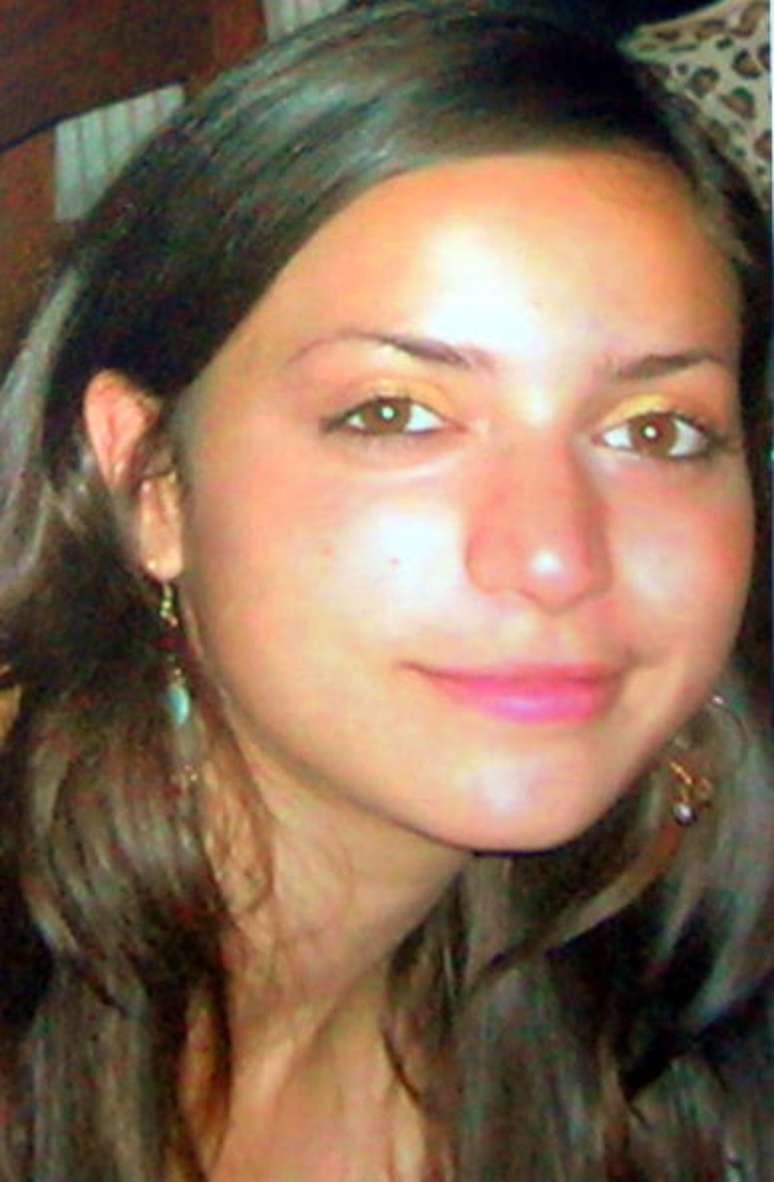 A estudante britânica Meredith Kercher foi assassinada em Perugia, Itália. Amanda Knox e seu ex-namorado italiano Raffaele Sollecito foram acusados do assassinato da estudante britânica