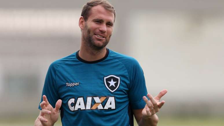 Xerifão da zaga alvinegra, o argentino Joel Carli deve jogar neste domingo (Vitor Silva/SSPress/Botafogo)