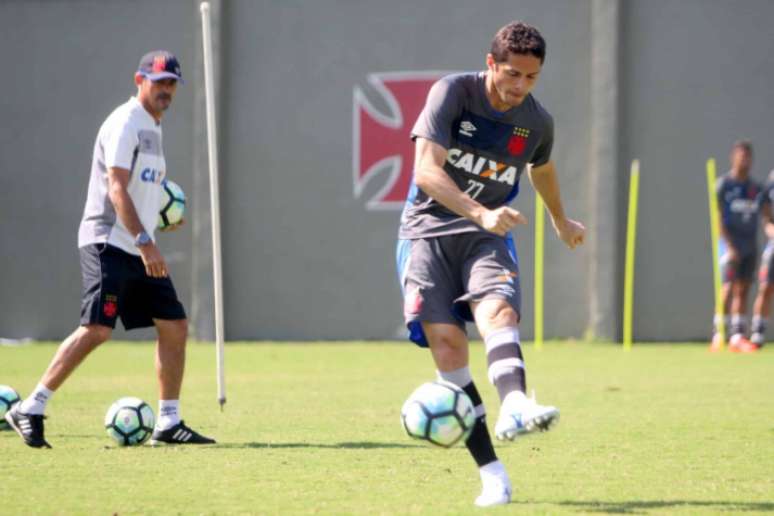 Anderson Martins vai entrar em campo neste domingo, contra o Bahia, em Salvador (Foto: Paulo Fernandes/Vasco