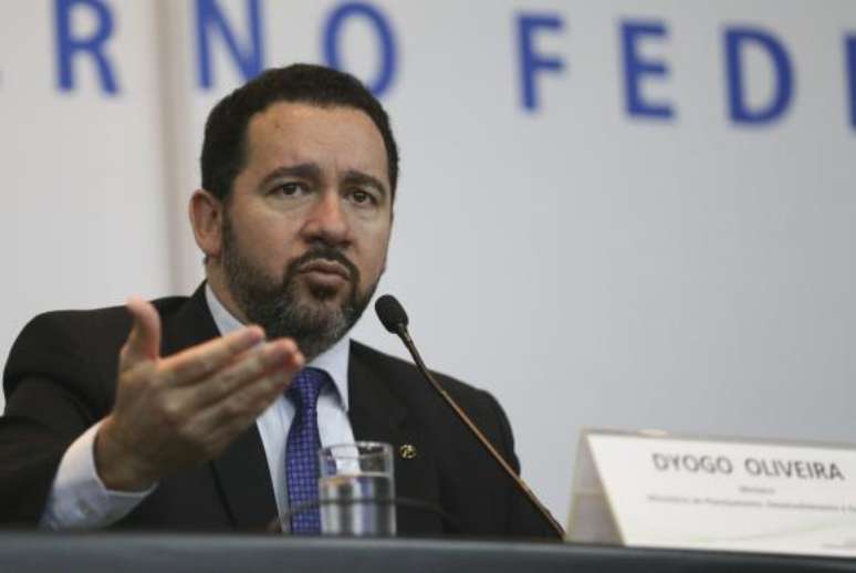 O ministro Dyogo Oliveira disse que “não é verdade que o governo reduziu o salário mínimo” 