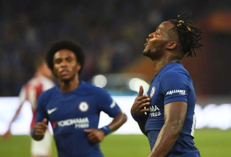 Batshuayi custou 33,1 milhões de libras (R$ 140 milhões) ao Chelsea (Foto: Greg Baker / AFP)