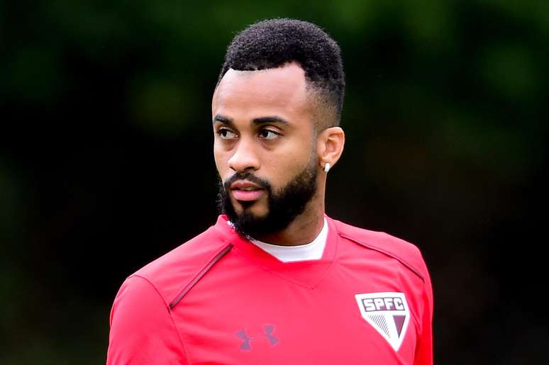 Volante Wesley em treino do São Paulo