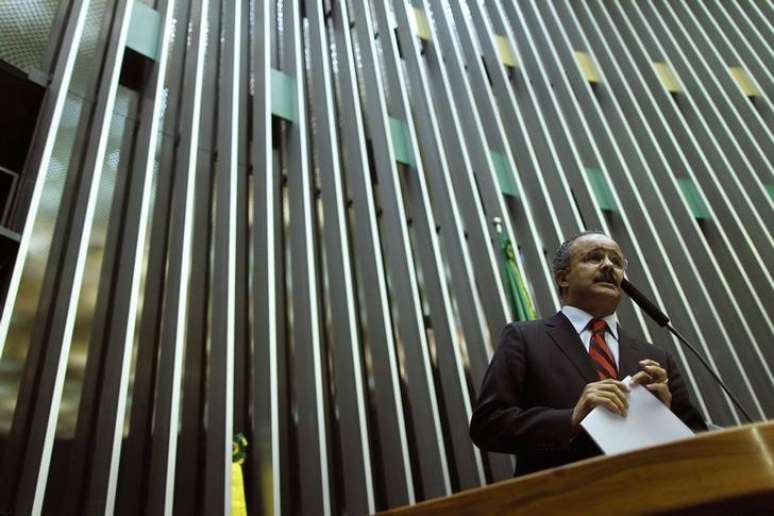 Em foto de arquivo, deputado Vicente Cândido discursa em plenário da Câmara, em Brasília, Brasil
28/3/2012 REUTERS/Ueslei Marcelino 

