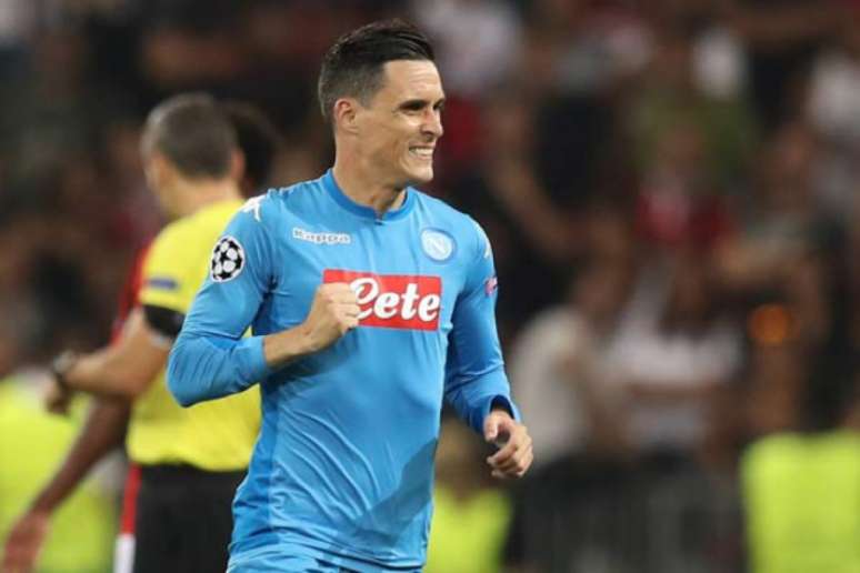 Callejón fez o primeiro gol do Napoli na partida (Foto: Valery Hache / AFP)
