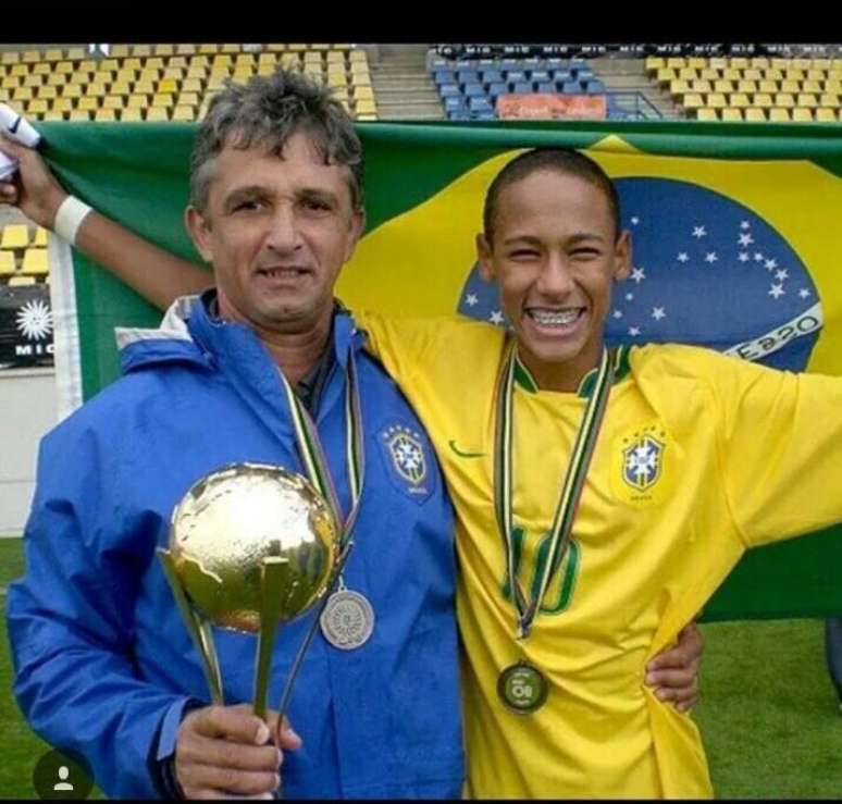 O técnico Lucho Nizzo comandou Neymar no Mundialito Sub-15, vencido pela Seleção Brasileira em 2007