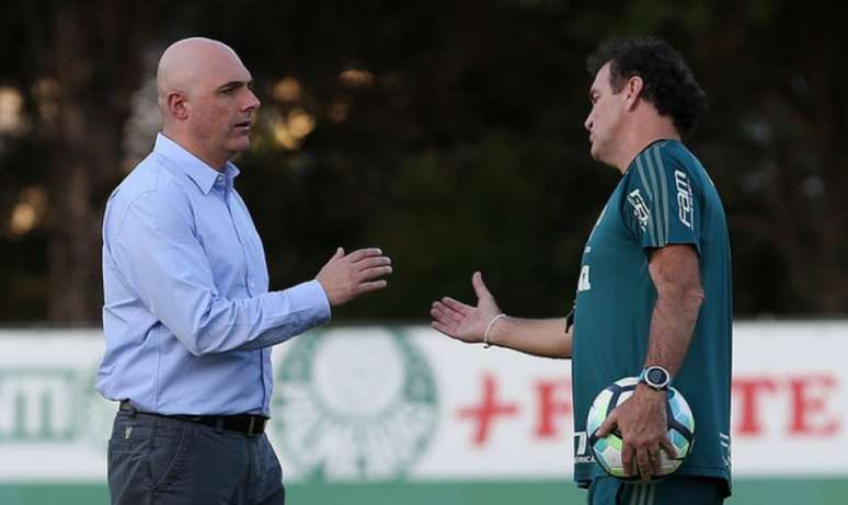 Maurício Galiotte e Cuca durante treino do Palmeiras na Academia de Futebol (Foto: Cesar Greco)