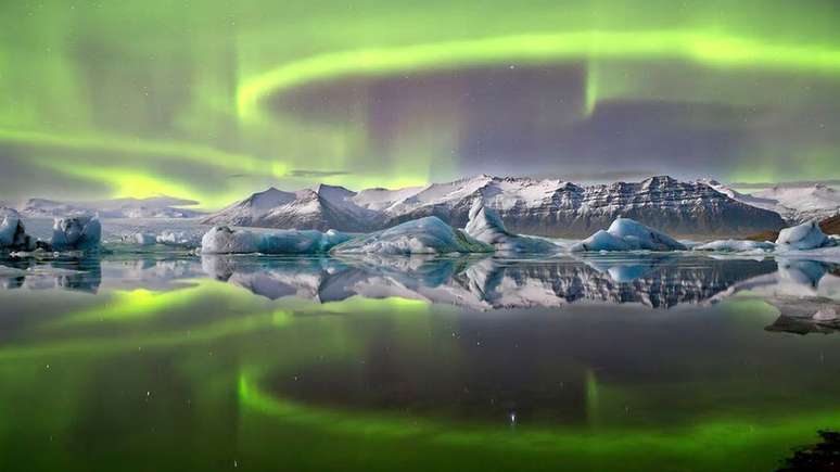 No hemisfério norte, a aurora polar é chamada 'boreal'. No hemisfério sul, chama-se aurora austral 