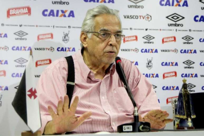 Eurico Miranda conta que Vasco trabalha para conseguir a liberação do estádio (Foto: Paulo Fernandes/Vasco.com.br)