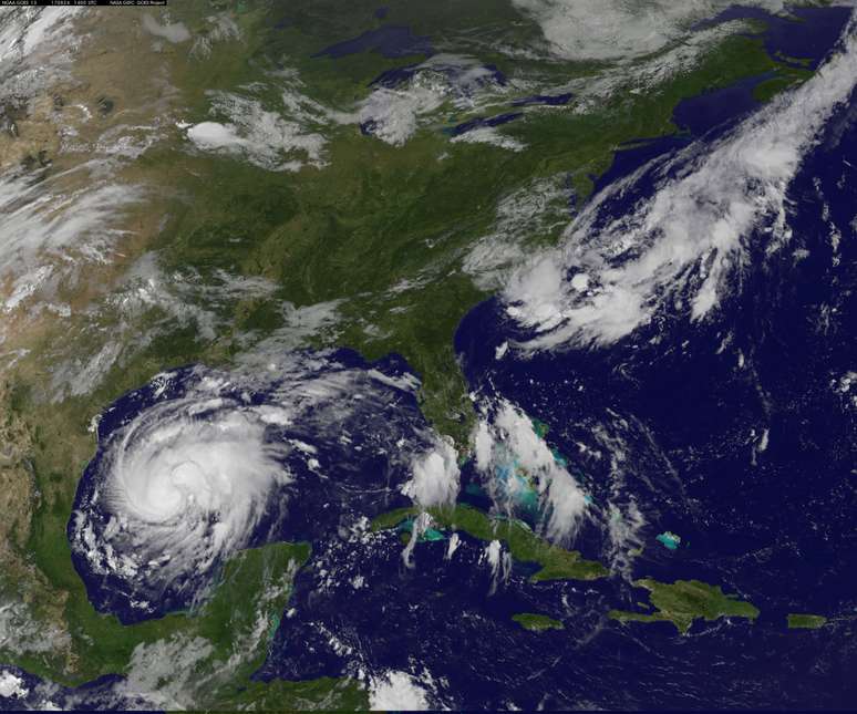 Imagem de satélite mostra a chegada da tempestade Harvey ao Golfo do Texas