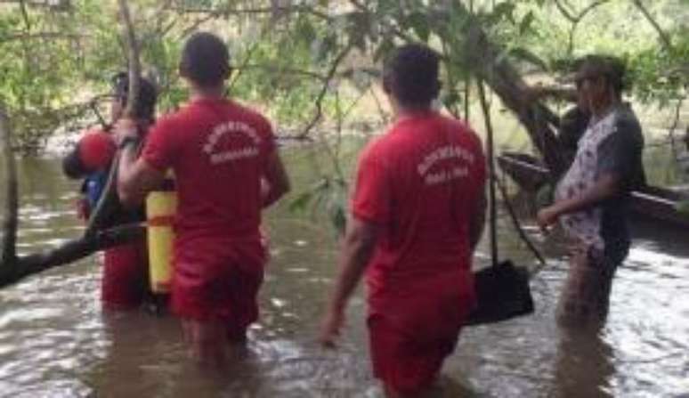 Corpo de Bombeiros busca vítimas de naufrágio em Roraima