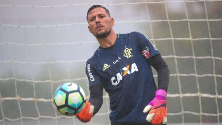 Goleiro elogio Rueda (Gilvan de Souza / Flamengo)