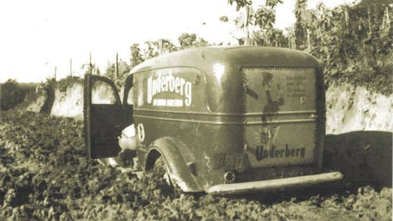 Ve&iacute;culo de representante comercial da Underberg