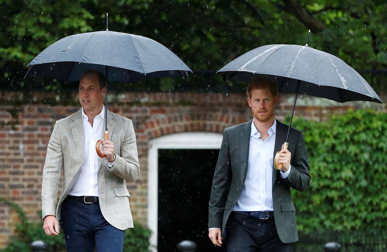 Príncipes William e Harry visitam o Jardim Branco do Palácio de Kensington, em Londres 30/08/2017 REUTERS/Kirsty Wigglesworth/Pool