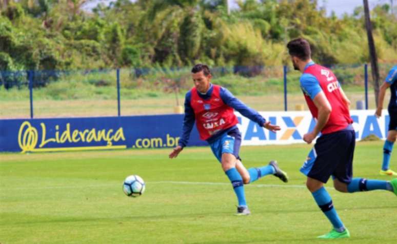 Zagueiro do Avaí acredita que, após período sem jogos, o time dará a volta por cima no Brasileirão Foto: André Palma Ribeiro / Divulgação / Avaí