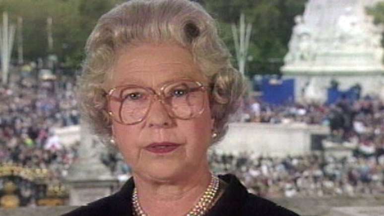 Rainha Elizabeth 2&ordf; faz discurso na televis&atilde;o