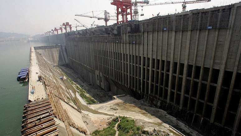 Obra da barragem da Three Gorges, previsto para se tornar o maior projeto de hidrelétrica do mundo, na China - empresa tem investimentos no Brasil 