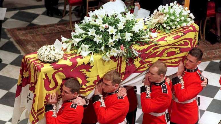 Caix&atilde;o de Diana em seu funeral