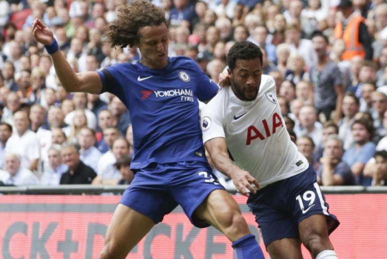 David Luiz iniciou a temporada pelo Chelsea com bons números de ataque e defesa (Foto: DANIEL LEAL-OLIVAS/AFP)