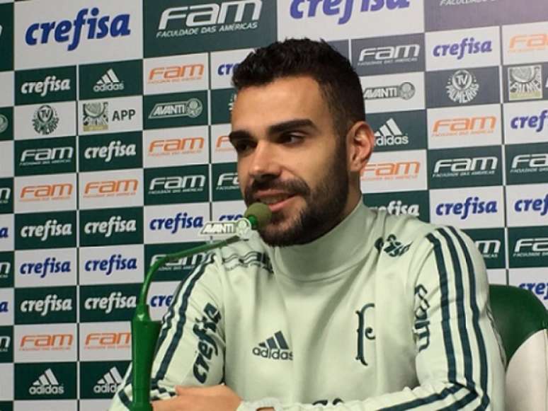 Bruno Henrique durante a entrevista coletiva desta sexta-feira, na Academia (Foto: Thiago Ferri)