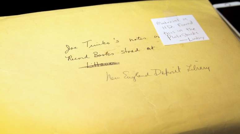 Envelope encontrado continha catálogo manuscrito de 1973