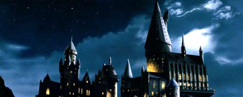 O Castelo e os Campos de Hogwarts
