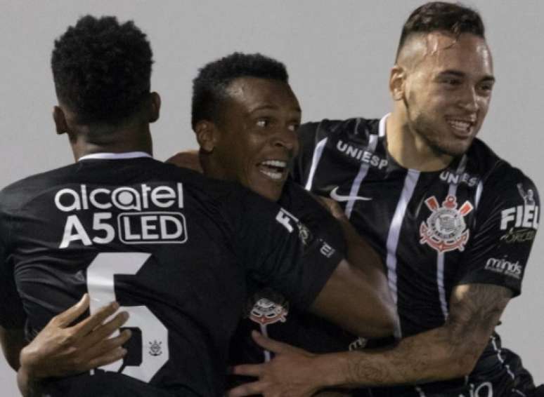 O Corinthians tem 78% de chances de ser campeão, mesmo após a derrota para o lanterna Atlético-GO. Já a vaga na Libertadores está 99% encaminhada