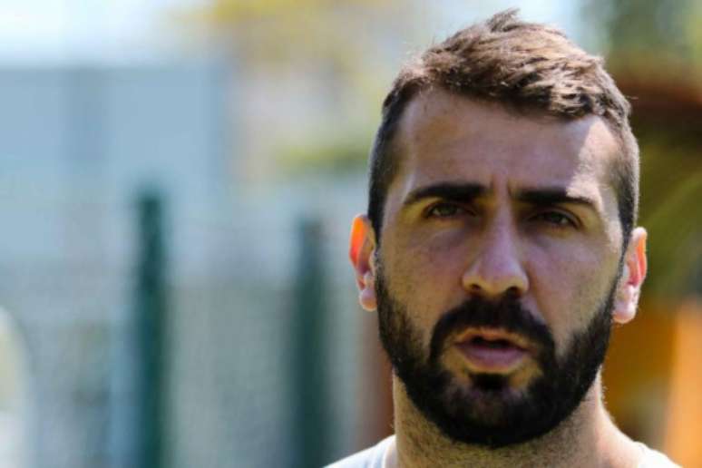 Pratto voltou a treinar com os companheiros nesta segunda-feira