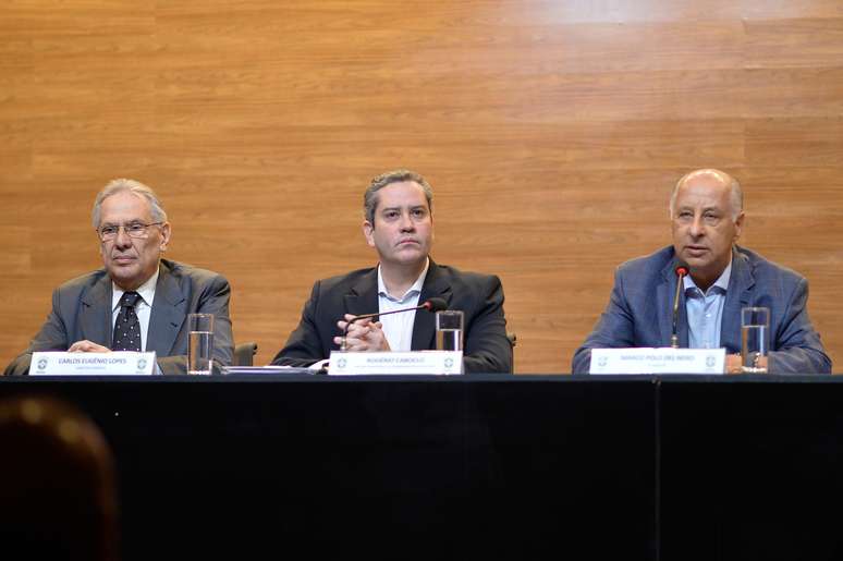 Carlos Eugênio Lopes, diretor jurídico da CBF, Rogério Caboclo e Marco Polo Del Nero em entrevista coletiva na sede da entidade, no Rio de Janeiro