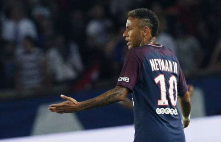 Neymar assinou com o PSG após passagem de quatro anos (Foto: Geoffroy Van der Hasselt / AFP)
