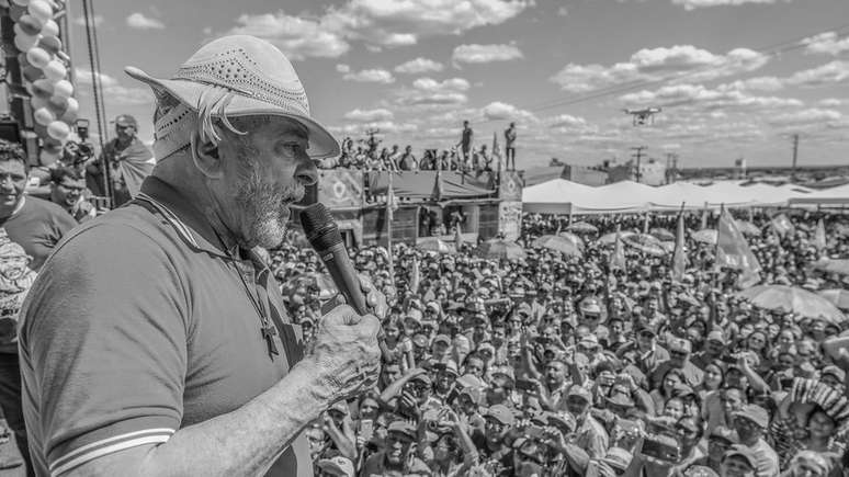 Ex-presidente Lula em com&iacute;cio no Cear&aacute;