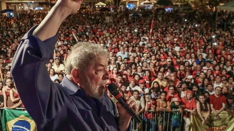 Lula em com&iacute;cio