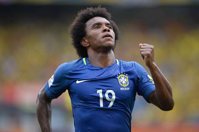 Golaço de Willian aconteceu nos minutos finais da primeira etapa