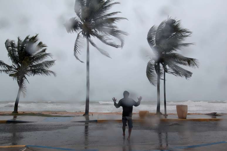 Ventos e chuva são observados em Luquillo, Porto Rico, devido ao furacão Irma
