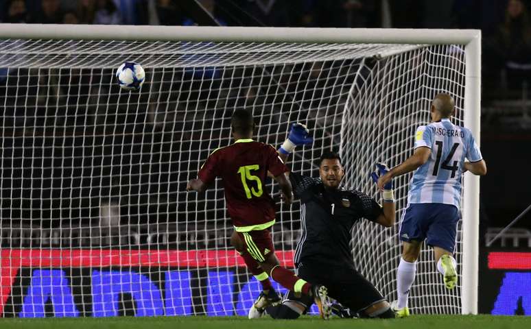 Jhon Murillo marca para a Venezuela contra a Argentina pelas Eliminatórias da Copa da Rússia