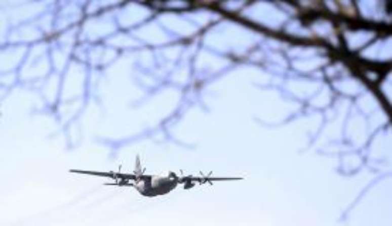 Al&eacute;m da Esquadrilha da Fuma&ccedil;a, avi&otilde;es da For&ccedil;a A&eacute;rea fizeram voos rasantes na Esplanada