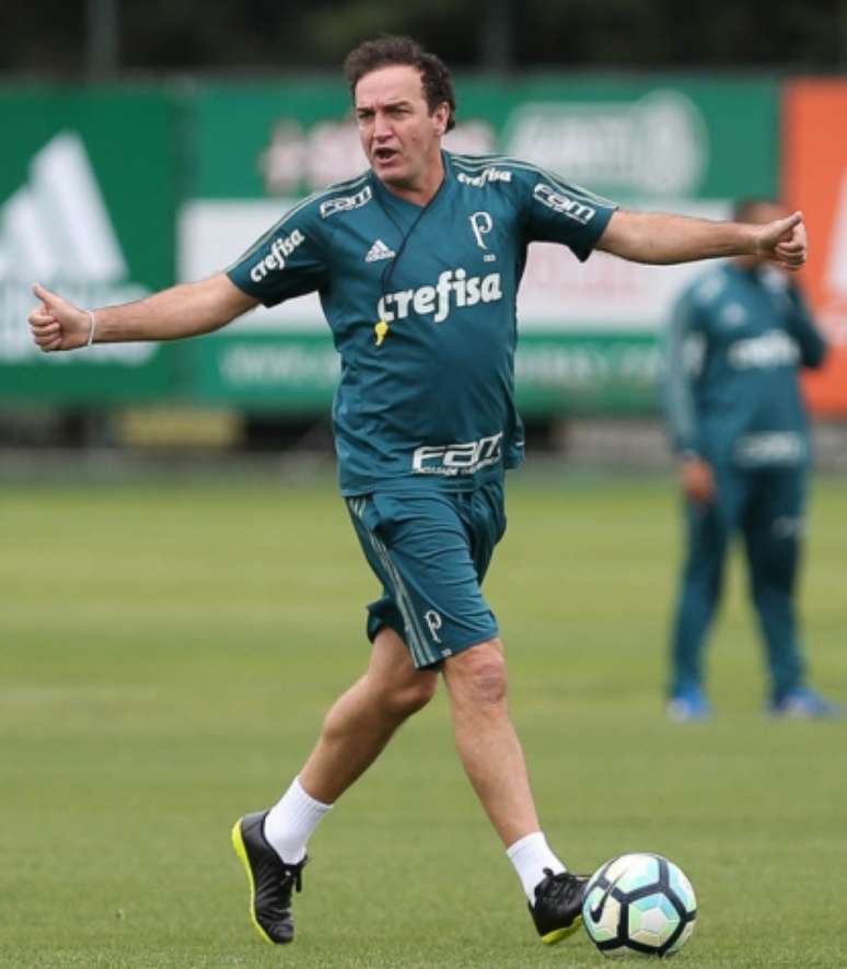 Cuca durante treino do Palmeiras na Academia de Futebol (Foto: Cesar Greco/Palmeiras)