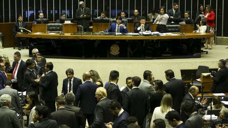 Deputados federais em vota&ccedil;&atilde;o na C&acirc;mara