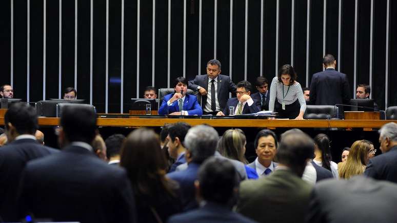 Deputados federais em vota&ccedil;&atilde;o na C&acirc;mara