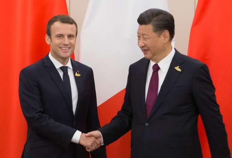 Presidente da França, Emmanuel Macron, e presidente da China, Xi Jinping, durante encontro bilateral na cúpula do G20 em Hamburgo, na Alemanha 08/07/2017 REUTERS/Ian Langsdon