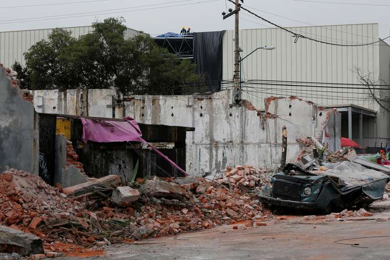 Muro e veículo danificados após terremoto na Cidade do México 
 8/9/2017     REUTERS/Carlos Jasso