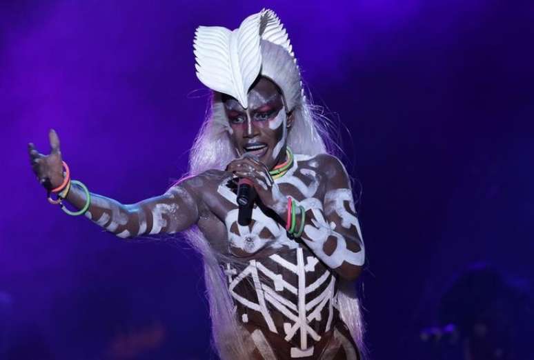 Grace Jones durante show em Lowlands
 30/4/2017    REUTERS/Andrea de Silva