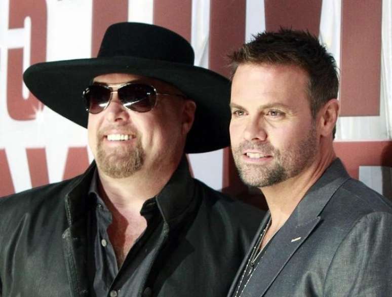 Cantor Troy Gentry (D) com o parceiro  Eddie Montgomery em Nashville
 9/11/2011     REUTERS/Harrison McClary 